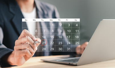  Businessman manages time for effective work. Calendar on the virtual screen interface. Highlight appointment reminders and meeting agenda on the calendar. Time management concept. - obrazy, fototapety, plakaty