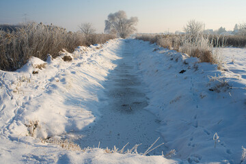 frozen stream of water, zamarznięty strumień  © Follow the Sun