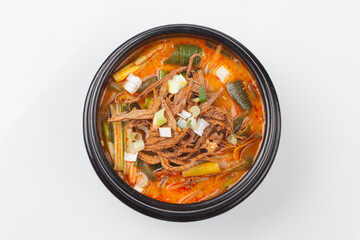 Soup boiled with beef, properly torn, and spicy seasoning.
쇠고기를 삶아서 알맞게 뜯어...