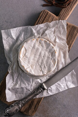 Obraz na płótnie Canvas Gourmet appetizer of white brie cheese or camembert