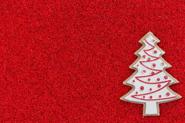 Fototapeta na wymiar Christmas tree on red glitter paper holiday background