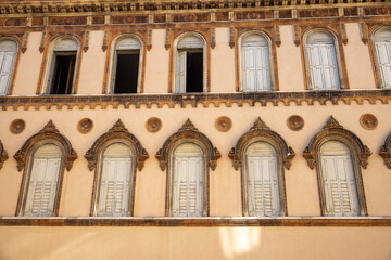 Obraz premium Venedische Architektur der Gebäude mit Straßenlaternen 