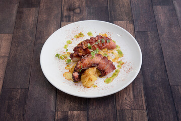 It is a festive dish made with whole cooked octopus, generally in copper pots, which is present at festivals, fairs and pilgrimages in Galicia.