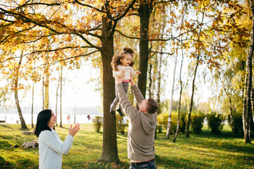 Obraz premium Family in green nature together