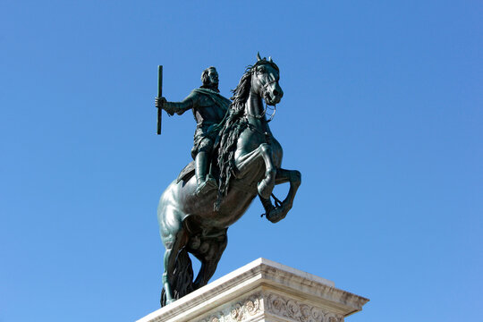 Statue du roi sur son cheval