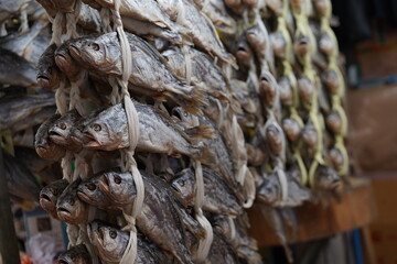 명절을 앞둔 전통시장의 굴비