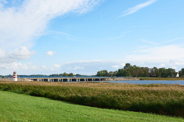 Fototapeta premium Insel Ummanz Leuchtturm auf Rügen im Herbst