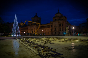 Fototapeta premium Ciudad histórica y cultural de valladolid en españa por la noche.