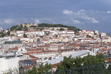 Naklejka premium Overview over Alfama district and Castelo de Sao Jorge castle, Lisbon, Portugal