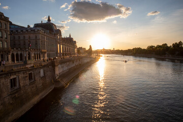 Musée d'Orsay au coucher du soleil - obrazy, fototapety, plakaty