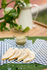 Quesadillas con salsa de habanero 