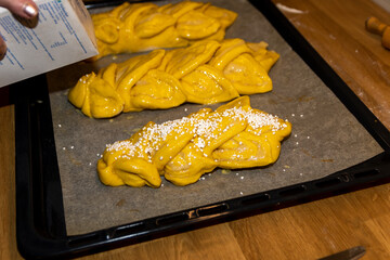 How to bake a traditional swedish saffron cake