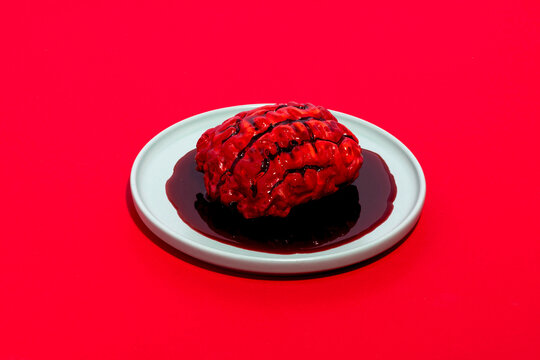 Round plate with artificial brain and blood
