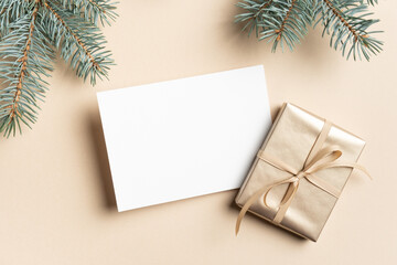 Blank card mockup with christmas gift box and fir tree