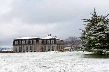 Fototapeta na wymiar palacio duques de alba con nieve invierno 