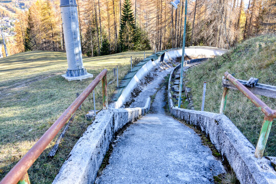 Cortina d&rsquo;Ampezzo, Bobbahn, Start, Anlauf, Rampe, Steil, Gel&auml;nder, Schr&auml;g, Beschleunigung, Startbereich, Startbereich, Kunsteisbahn, James Bond, 007, Cortina, Bobsport, Skeleton, Eiskanal, Kanal, Beto