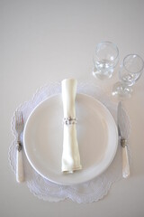 mesa arrumada decorada para jantar romântico 