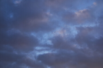 Fototapeta na wymiar Beautiful blue sky with many dark clouds. Stormy weather