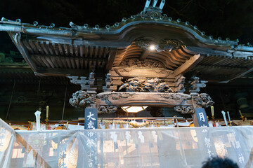 Obraz premium 神社の夜景