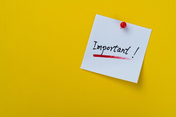 Important sticky note on blue background