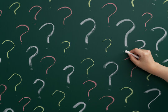 Question marks drawing on chalkboard