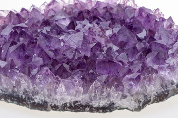 Fototapeta premium amethyst crystals on white background