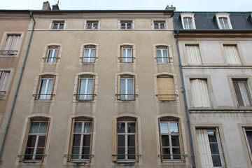 Fototapeta na wymiar old flat buildings in nancy in france 