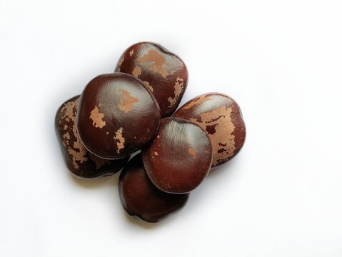 Seeds of Entada scandens Ayurvedic Herbs known to be helpful to treat Fever.