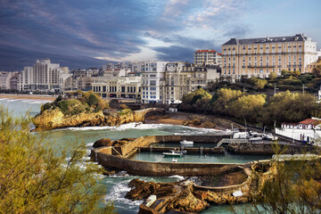 Magnificent sunset over the beach of Biarritz and its fishing port - obrazy, fototapety, plakaty