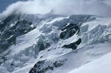 Fototapeta na wymiar Panorama of snowy mountains and high alpine peaks in wintery Bernese Oberland in Switzerland
