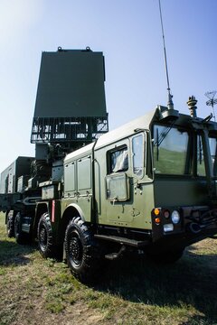 MAKS-2011 on territory of airfield LII im. Gromov. Command post with a detection radar (SRS) of S-300 Favorit anti-aircraft missile system of military air defense. Zhukovsky, Russia - August 17, 2011