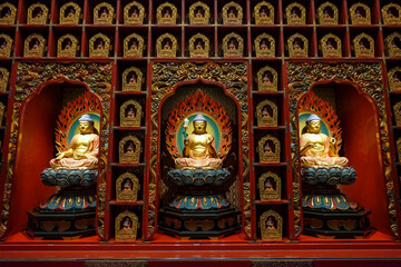 Fototapeta na wymiar Singapore City, Singapore - December 2022: Views of the Buddha Tooth Relic Temple in Singapore on December 6, 2022 in Singapore City, Singapore.