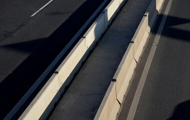 separation of lanes on the highway by means of heavy concrete barriers. they are used in places where driving directions are too close to each other. where it is not possible to use steel barriers