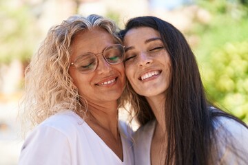 Obraz premium Two women mother and daughter standing together at park