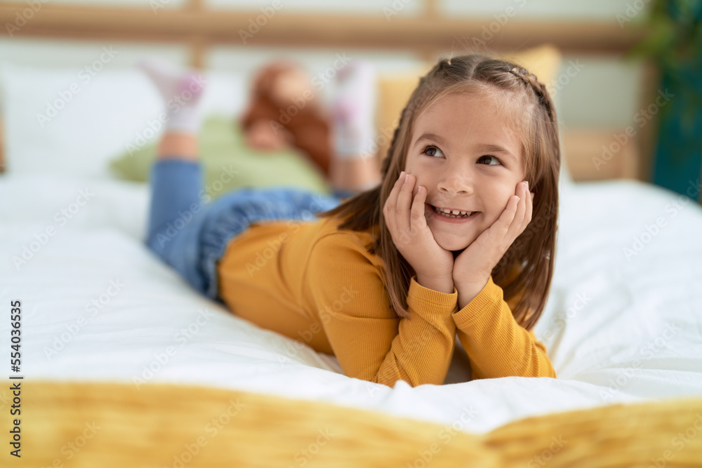 Poster Adorable hispanic girl smiling confident lying on bed at bedroom