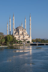 Fototapeta premium Adana Central Mosque, one of the biggest mosques in Turkey. Sabanci Merkez Camii. Seyhan River.