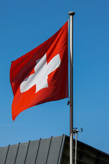 Schweizer Flagge am Mast