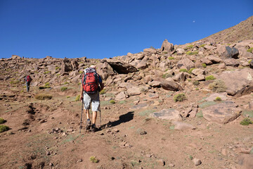 Fototapeta na wymiar La grande traversée de l’Atlas au Maroc, 18 jours de marche. Randonnée sur le Tizi N'Mahboub, col du Tichka, plateau d'Afra. 
