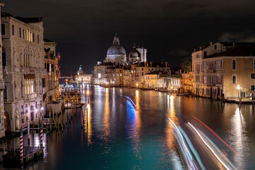 Naklejka premium Night view of the city of venice
