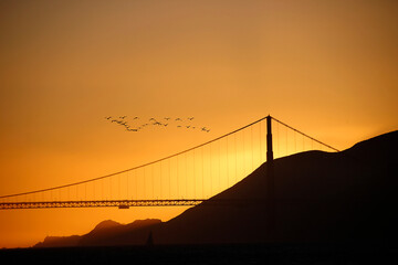 Golden Gate Bridge bei Sonnenuntergang.