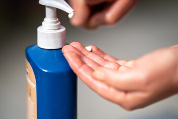 girl applying sunscreen in australia in summer