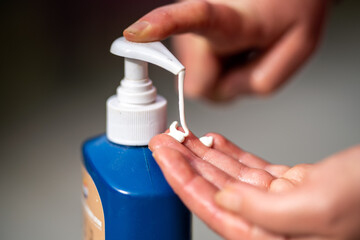 girl applying sunscreen in australia in summer