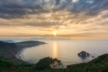 Vista del cabo Ortegal, atardecer desde la peña Furada, Ortigueira, A Coruña, Galicia, España.
