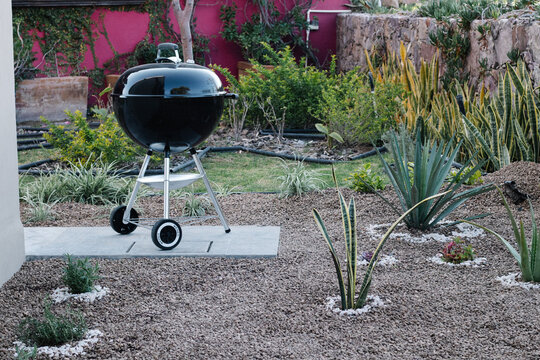 Asador en el jard&iacute;n 