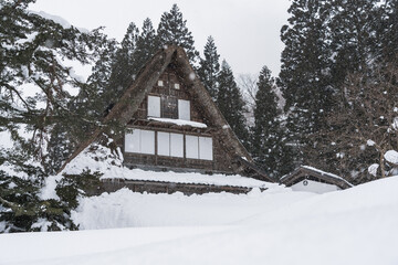 冬の白川郷　五箇山　合掌造りの古民家