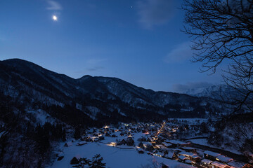 白川郷　冬の朝 © Kazuo Katahira