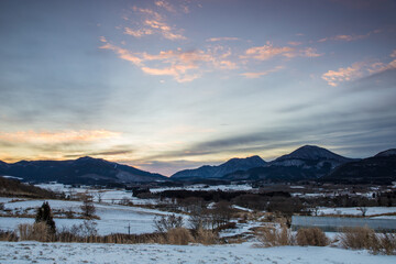 大分県九重町の雪景色と朝焼け