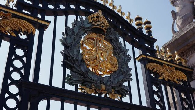 cinematic shots of Buckingham Palace gates
