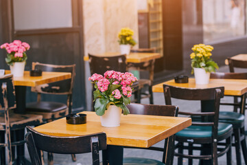 Fototapeta na wymiar An empty table in a cafe decorated with flowers. Romantic date concept