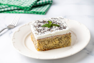 A dessert from traditional Turkish cuisine; Poppy cake, sweet. (Turkish name; Hashasli revani - has hasli kek)